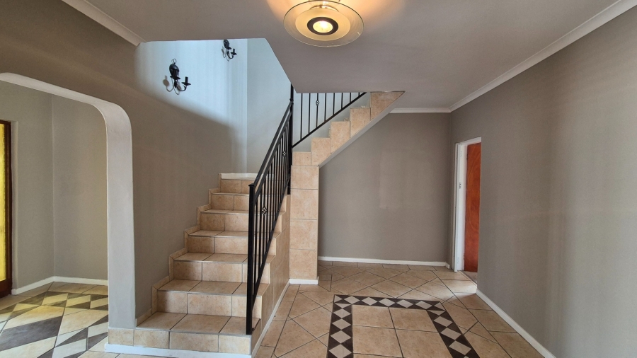 5 Bedroom Property for Sale in Country Club Western Cape